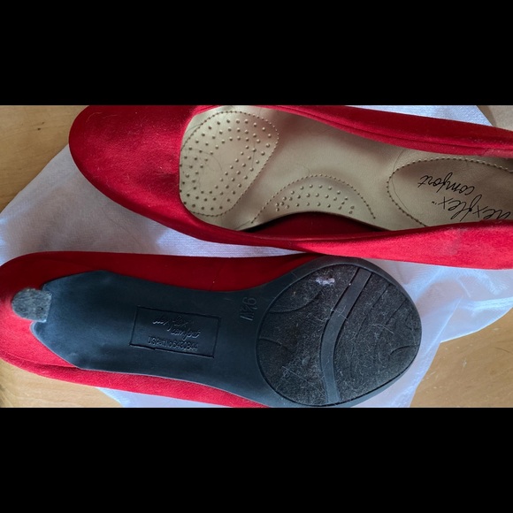 Red Heels - Picture 4 of 5